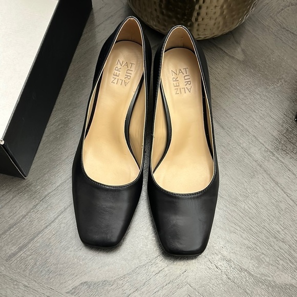 Naturalizer KARINA Block Heel Pumps (NARROW) - Picture 5 of 11